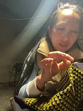 Snapshot of Huong-Ly chatting on 03-04-26, 02:17 Huong-Ly online show from 03-04-26, 02:17