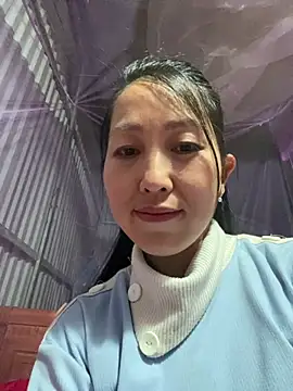 Snapshot of Huong-Ly chatting on 03-27-26, 01:33 Huong-Ly online show from 03-27-26, 01:33