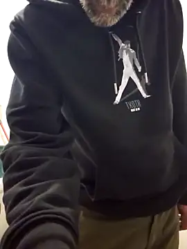 Snapshot of Stingles chatting on 10-24-25, 03:19 Stingles online show from 10-24-25, 03:19