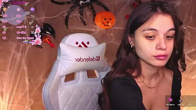 Leila Hefner online show from 10-21-25, 02:45