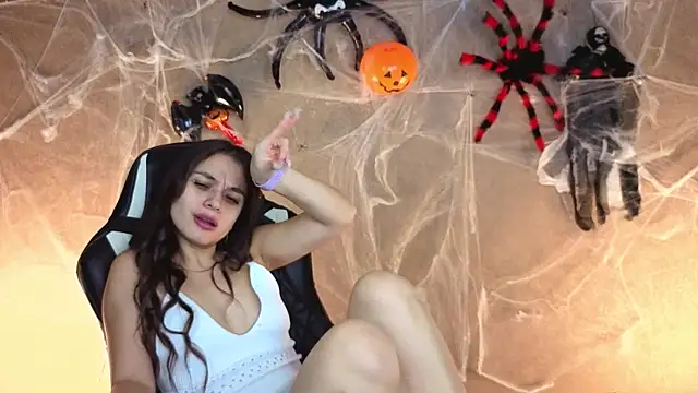 Leila Hefner online show from 11-05-25, 02:55