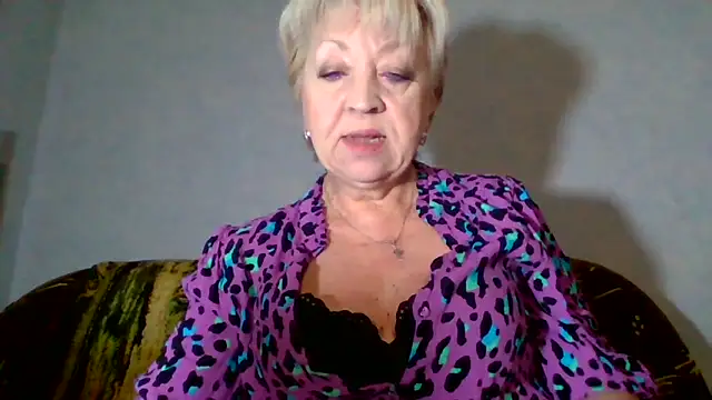 Snapshot of DianaQDream chatting on 04-05-26, 02:20 DianaQDream online show from 04-05-26, 02:20