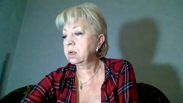 Snapshot of DianaQDream chatting on 04-06-26, 02:53 DianaQDream online show from 04-06-26, 02:53