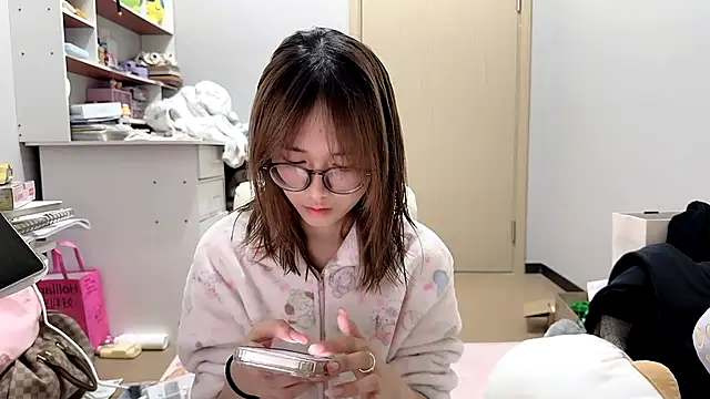 Snapshot of Ann-cookie chatting on 03-18-26, 05:05 Ann-cookie online show from 03-18-26, 05:05
