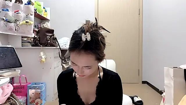 Snapshot of Ann-cookie chatting on 04-09-26, 04:12 Ann-cookie online show from 04-09-26, 04:12