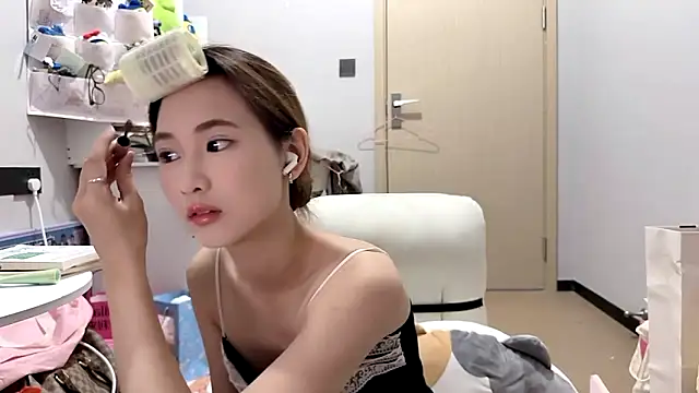 Snapshot of Ann-cookie chatting on 04-10-26, 04:55 Ann-cookie online show from 04-10-26, 04:55