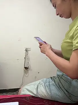 crhong666 online show from 10-07-25, 12:19