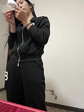 crhong666 online show from 10-27-25, 12:26