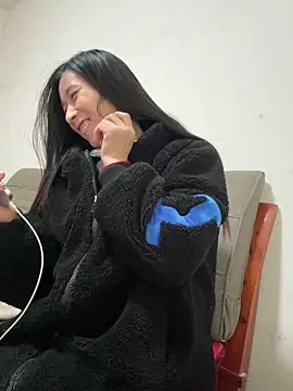 crhong666 online show from 12-04-25, 12:31