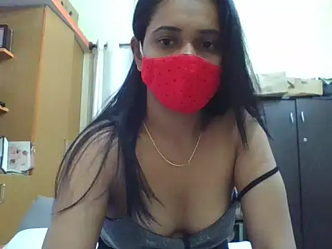 Curvyqueenz online show from 12-18-25, 05:52