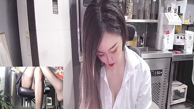 Eileen-L online show from 09-14-25, 07:07