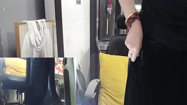 Eileen-L online show from 11-10-25, 03:49