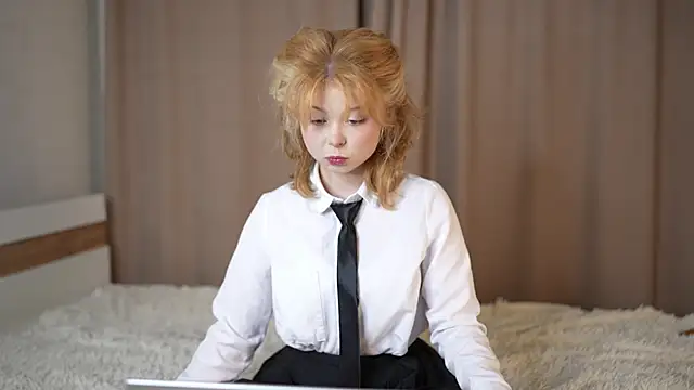 Stella Vanila online show from 10-04-25, 01:03