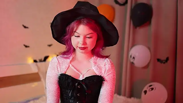 Stella Vanila online show from 10-28-25, 12:03