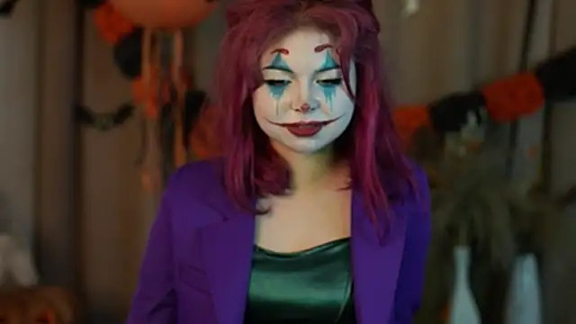 Stella Vanila online show from 10-31-25, 11:17