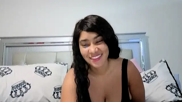 Snapshot of LuckyKhloe chatting on 09-17-25, 01:24 LuckyKhloe online show from 09-17-25, 01:24