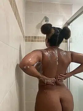 LuckyKhloe online show from 05-05-26, 07:22