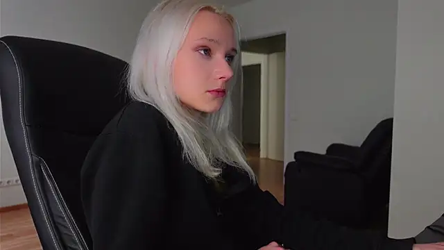 Laura Chaplin online show from 05-08-26, 12:32