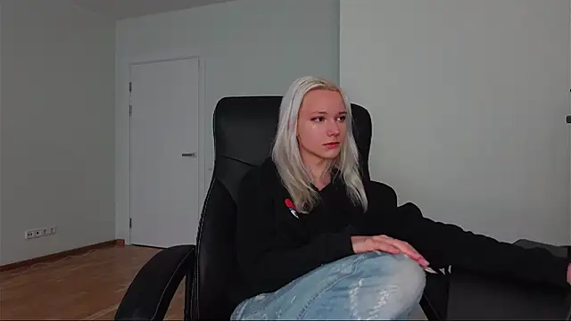 Laura Chaplin online show from 05-09-26, 05:23