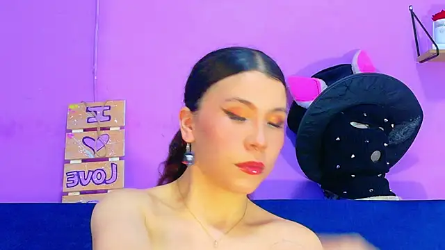 Snapshot of CristalRose chatting on 04-09-26, 10:15 CristalRose online show from 04-09-26, 10:15