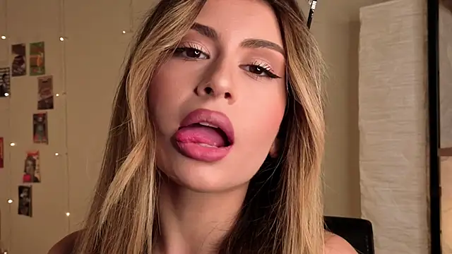 Snapshot of GeorginaHarn chatting on 10-16-25, 08:37 GeorginaHarn online show from 10-16-25, 08:37