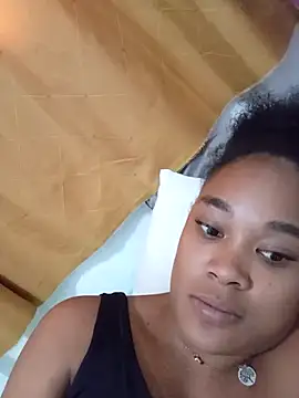 Snapshot of dahian_charlote02 chatting on 10-17-25, 04:20 dahian charlote02 online show from 10-17-25, 04:20