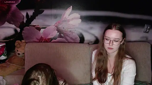 MandyMils online show from 10-19-25, 08:42