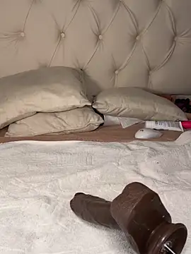 Snapshot of Danicute_ chatting on 10-24-25, 01:03 Danicute online show from 10-24-25, 01:03