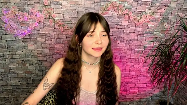 Snapshot of may_rollins chatting on 05-13-26, 01:41 may rollins online show from 05-13-26, 01:41