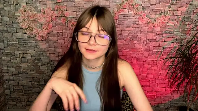 Snapshot of may_rollins chatting on 05-21-26, 01:51 may rollins online show from 05-21-26, 01:51