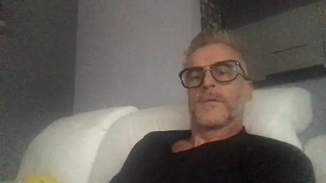 Axl hot online show from 09-23-25, 04:21