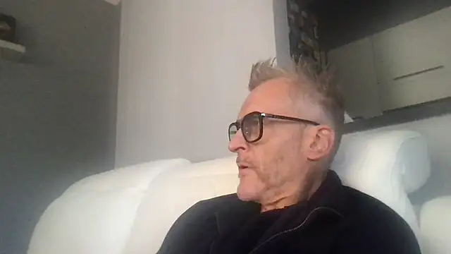 Axl hot online show from 09-28-25, 12:54