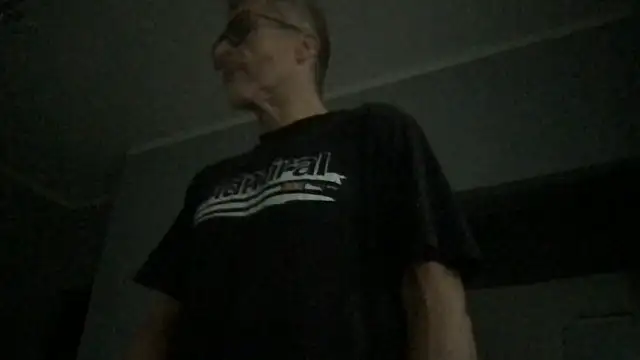 Axl hot online show from 12-22-25, 09:28