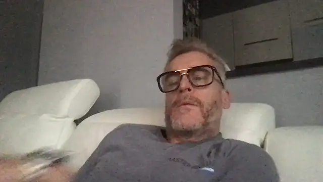 Axl hot online show from 01-17-26, 12:54