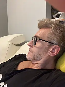 Axl hot online show from 02-20-26, 12:29