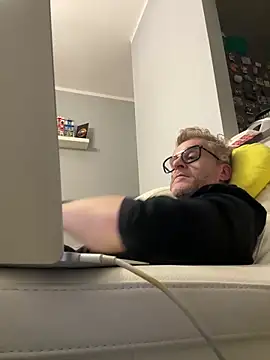 Axl hot online show from 02-20-26, 09:26