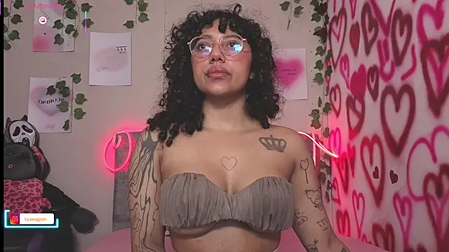 Snapshot of LuckySwagson chatting on 11-14-25, 01:04 LuckySwagson online show from 11-14-25, 01:04