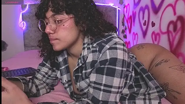 Snapshot of LuckySwagson chatting on 11-16-25, 03:12 LuckySwagson online show from 11-16-25, 03:12