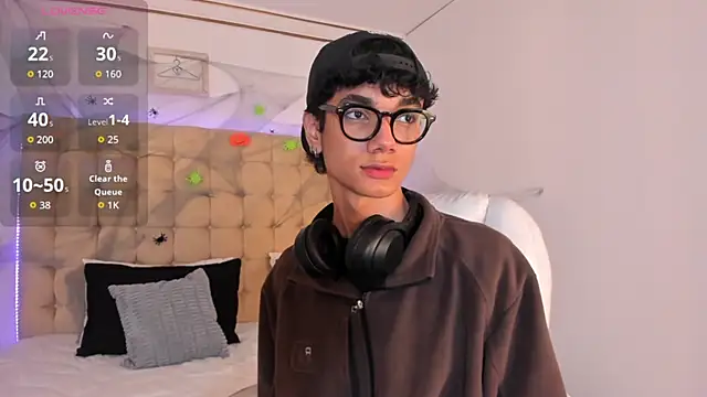 Snapshot of Phillicious__ chatting on 10-15-25, 12:00 Phillicious online show from 10-15-25, 12:00