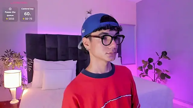 Snapshot of Phillicious__ chatting on 11-14-25, 09:35 Phillicious online show from 11-14-25, 09:35