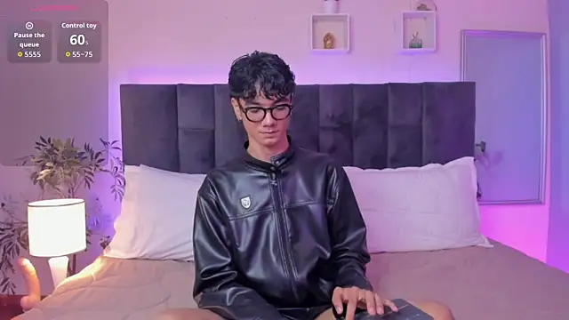 Snapshot of Phillicious__ chatting on 12-03-25, 10:30 Phillicious online show from 12-03-25, 10:30