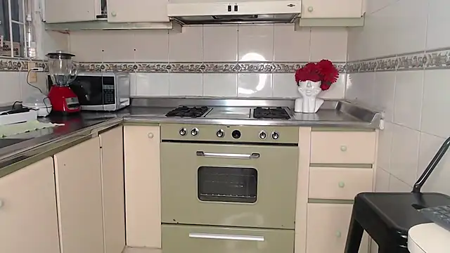 salma falcon online show from 10-11-25, 07:34