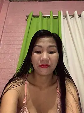 Snapshot of Cleo17 chatting on 04-28-26, 12:32 Cleo17 online show from 04-28-26, 12:32