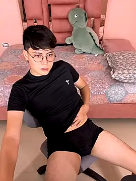 Snapshot of sexydany_ chatting on 10-13-25, 04:34 sexydany online show from 10-13-25, 04:34