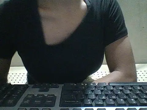 Skinny PinayGirljust18 online show from 02-27-26, 01:00