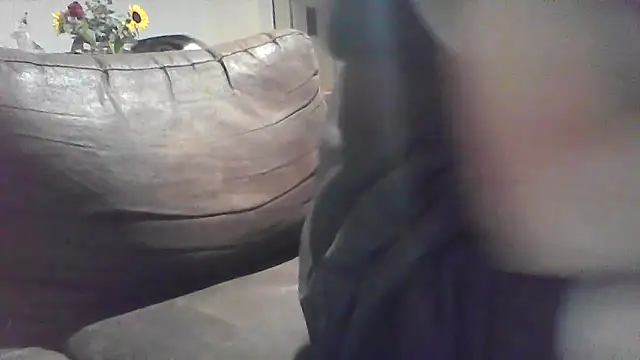 Snapshot of davv28 chatting on 09-29-25, 04:50 davv28 online show from 09-29-25, 04:50