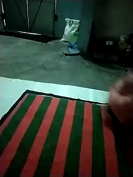 Snapshot of Lovelycpl65 chatting on 10-31-25, 04:02 Lovelycpl65 online show from 10-31-25, 04:02