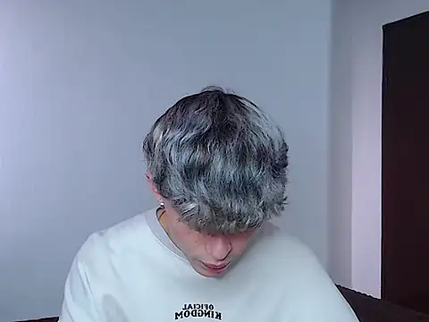 Snapshot of john_vichenso chatting on 10-17-25, 08:33 john vichenso online show from 10-17-25, 08:33