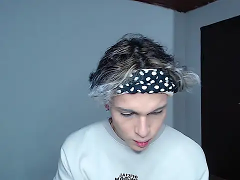 Snapshot of john_vichenso chatting on 10-30-25, 10:32 john vichenso online show from 10-30-25, 10:32