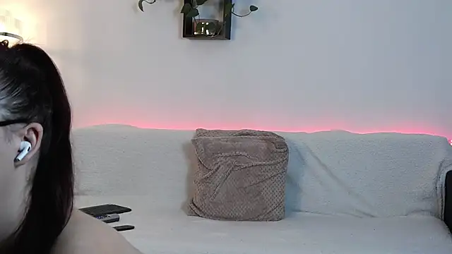 Snapshot of ScarletNoiree chatting on 11-19-25, 12:16 ScarletNoiree online show from 11-19-25, 12:16